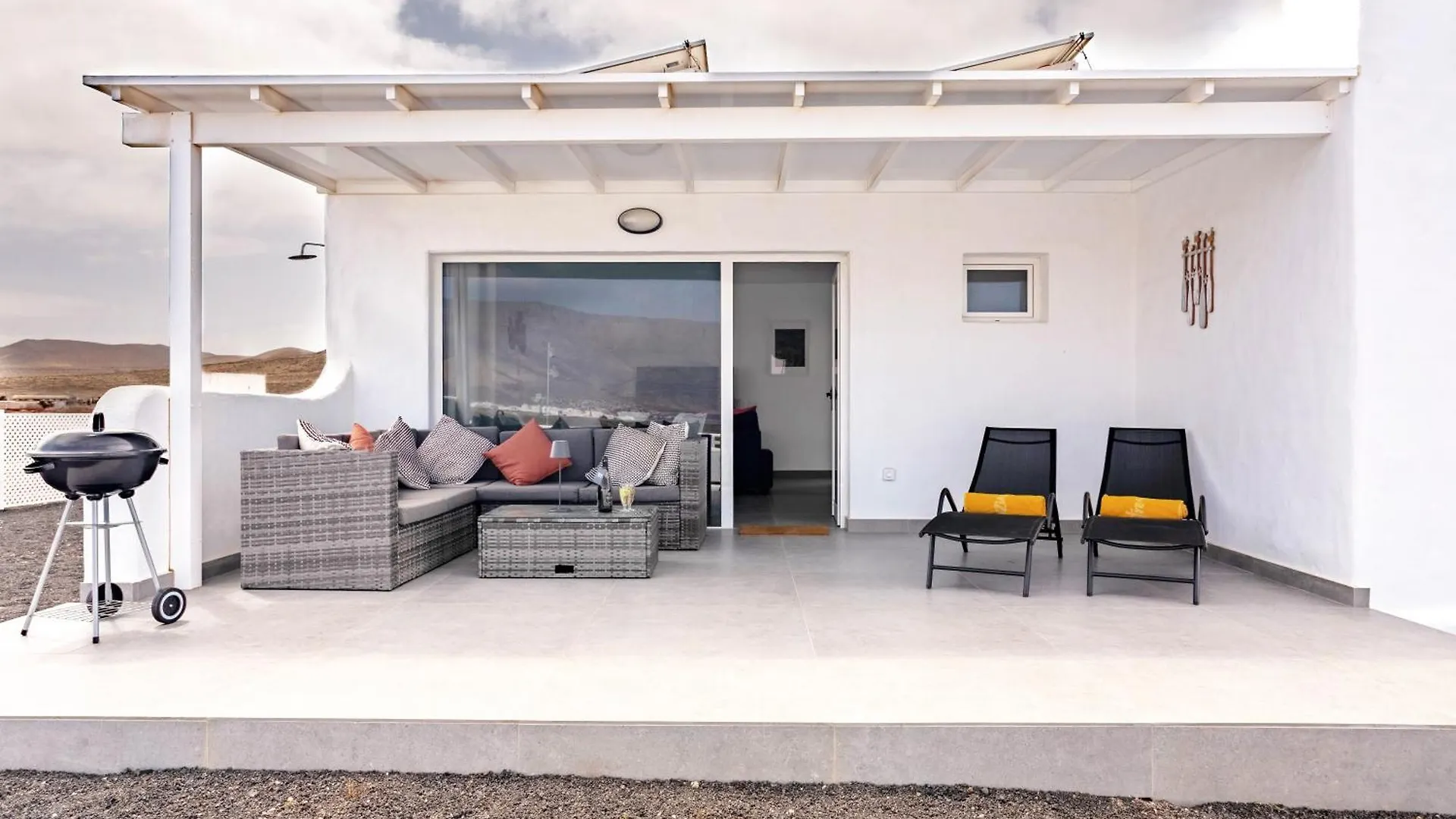 Holiday home Casita San Juan, Near Famara Beach, Surf, Kite, Hike Spain