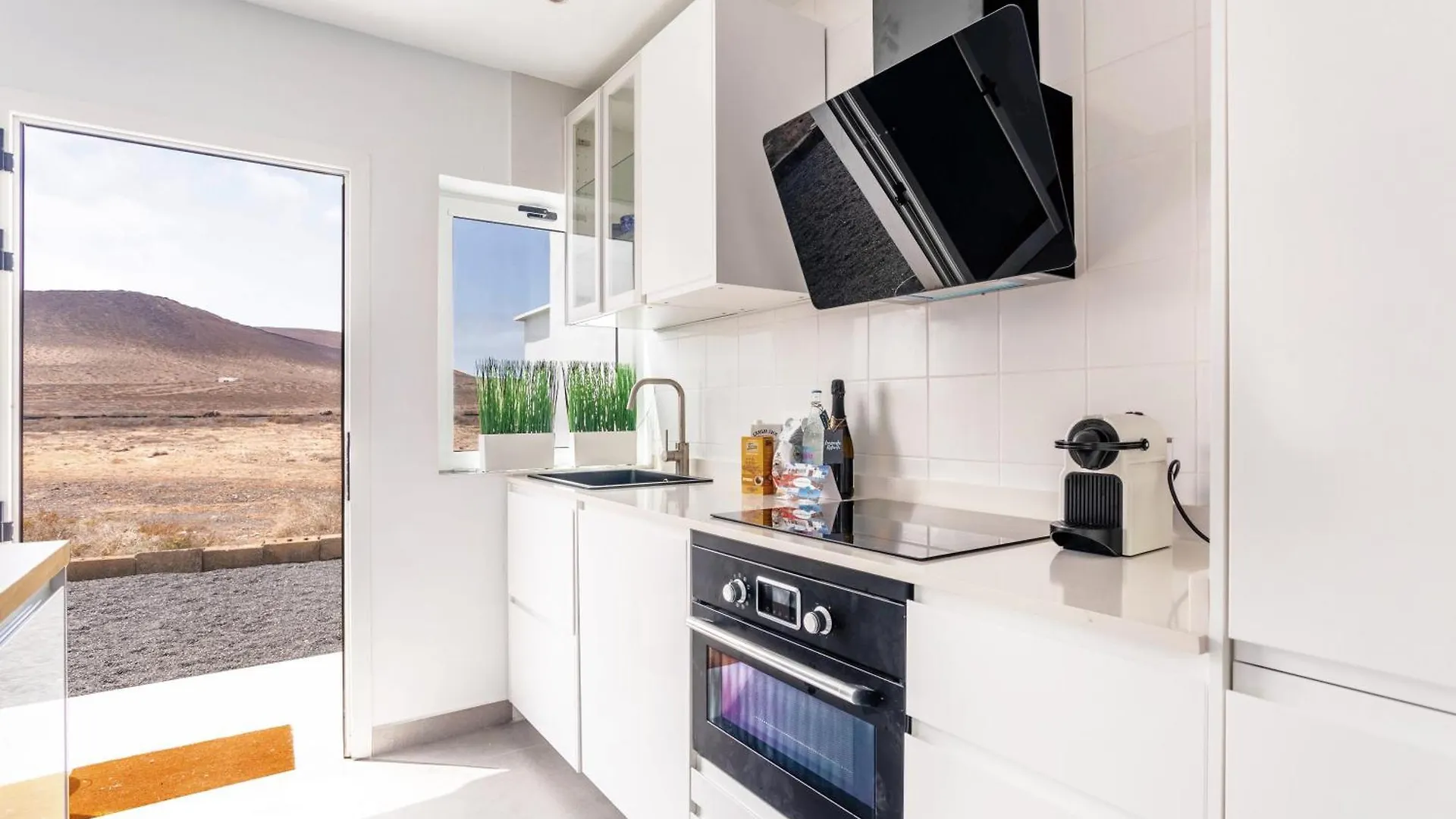 Holiday home Casita San Juan, Near Famara Beach, Surf, Kite, Hike