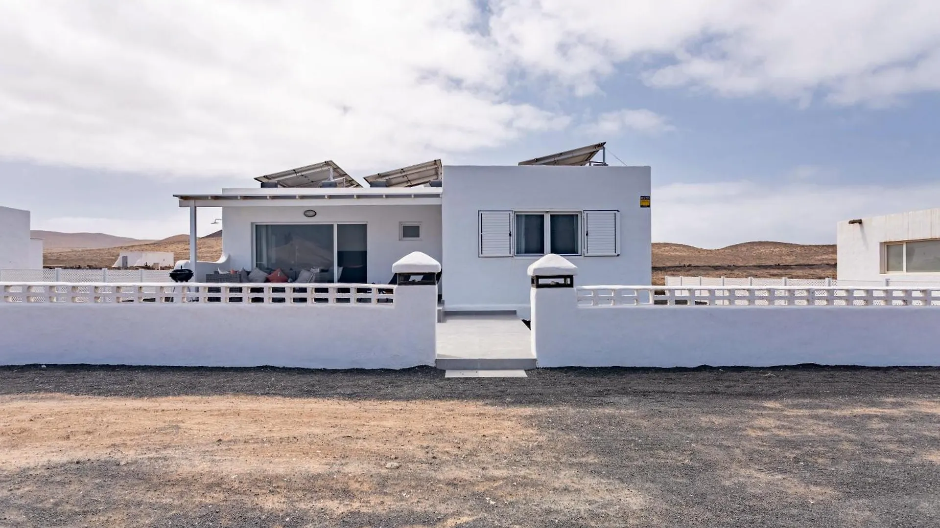 Casita San Juan, Near Famara Beach, Surf, Kite, Hike 0*,