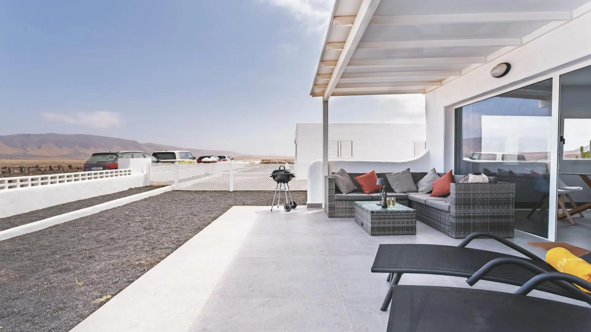 Casita San Juan, Near Famara Beach, Surf, Kite, Hike Spain